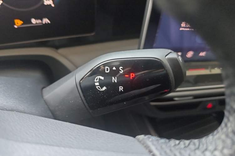 Used Volkswagen Magotan 2024 380TSI DSG Prestige Edition DaMai Package Gear Lever