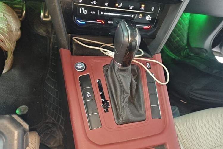 Used Volkswagen Magotan 2024 2 Million Units Zhongxiang Version 330TSI DSG Luxury Edition Gear Lever