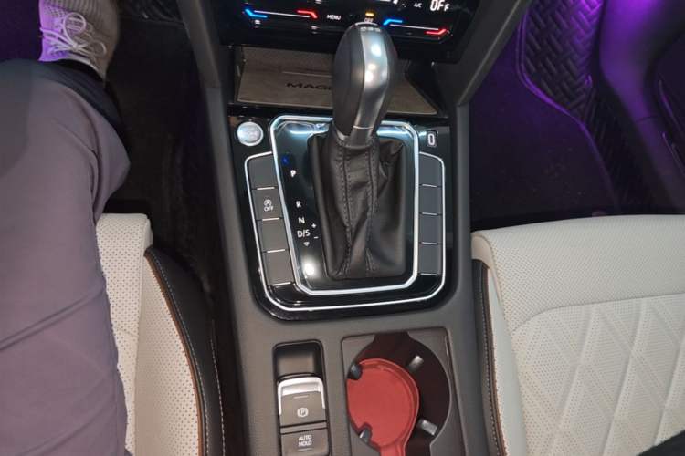 Used Volkswagen Magotan 2024 2 Million Units Zhongxiang Version 330TSI DSG Luxury Edition Gear Lever