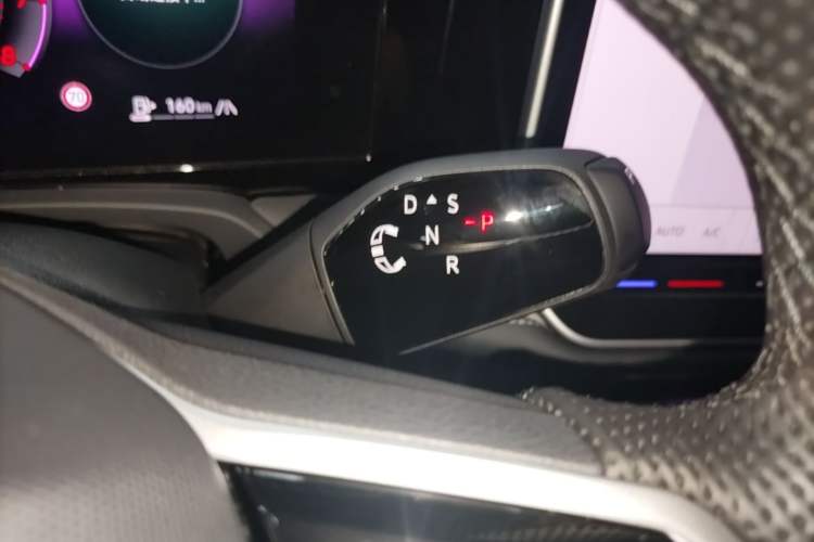 Used Volkswagen Magotan 2024 380TSI DSG Ultimate Edition Gear Lever