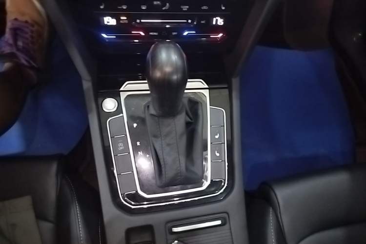 Used Volkswagen Magotan 2024 2 Million Units of Zhongxiang Version 280TSI DSG Comfort Edition Gear Lever