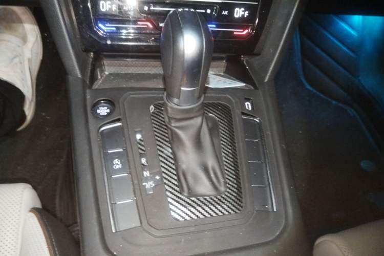 Used Volkswagen Magotan 2024 2 Million Units Zhongxiang Version 330TSI DSG Luxury Edition Gear Lever