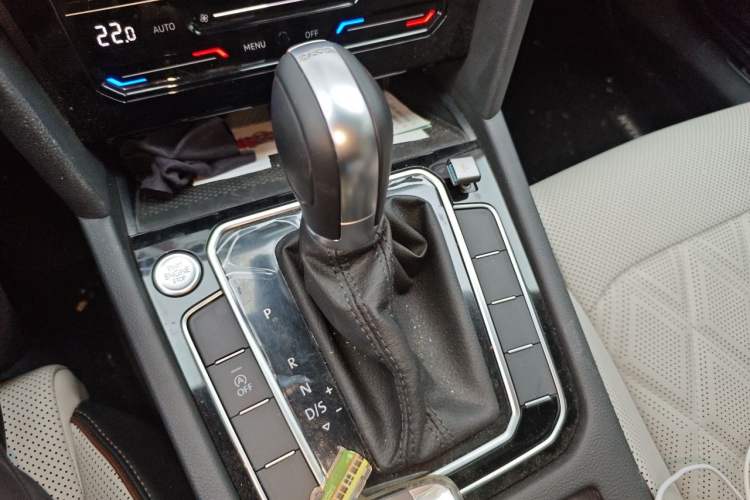 Used Volkswagen Magotan 2024 2 Million Units Zhongxiang Version 330TSI DSG Luxury Edition Gear Lever