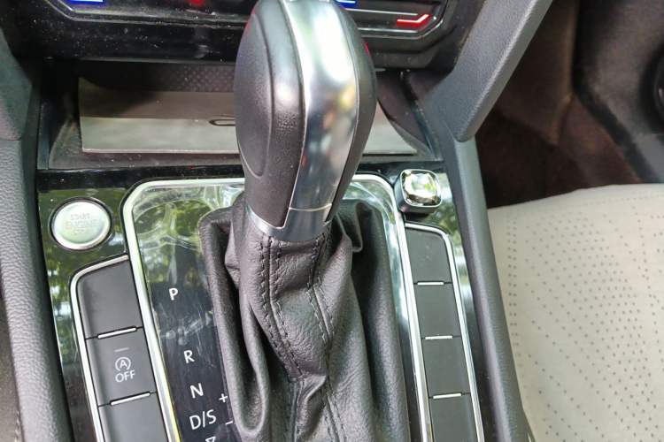 Used Volkswagen Magotan 2024 2 Million Units Zhongxiang Version 330TSI DSG Luxury Edition Gear Lever
