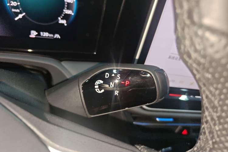 Used Volkswagen Magotan 2024 380TSI DSG Prestige Edition DaMai Package Gear Lever