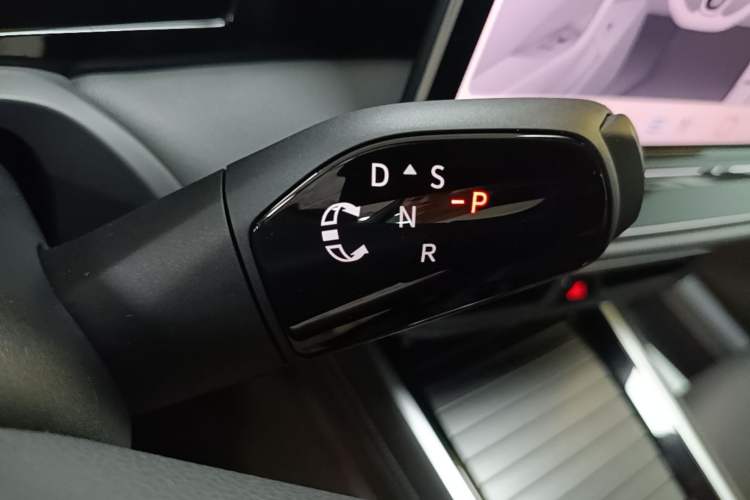 Used Volkswagen Magotan 2024 380TSI DSG Ultimate Edition Gear Lever