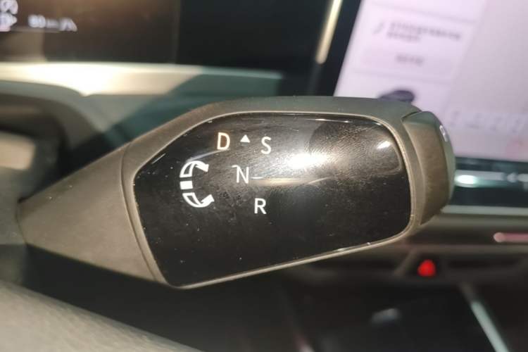 Used Volkswagen Magotan 2024 380TSI DSG Prestige Edition Gear Lever