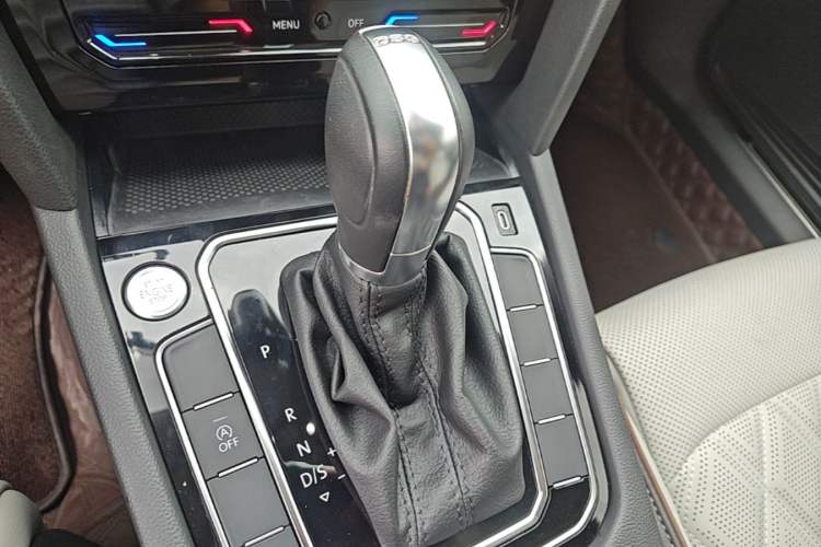 Used Volkswagen Magotan 2024 2 Million Units Zhongxiang Version 330TSI DSG Luxury Edition Gear Lever