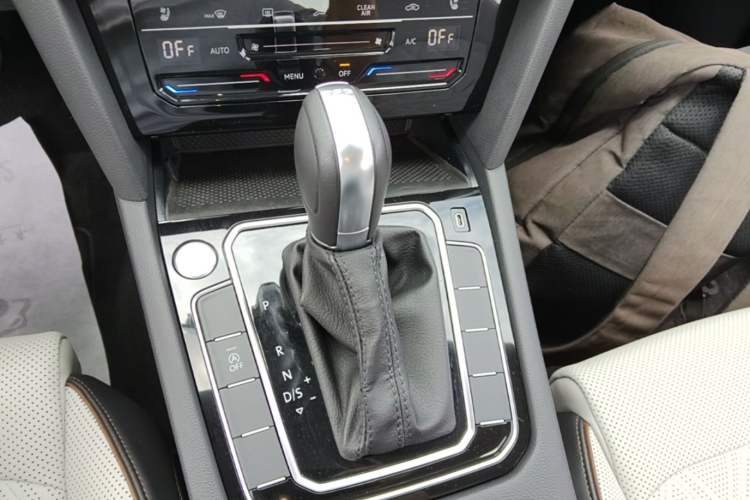 Used Volkswagen Magotan 2024 2 Million Units Zhongxiang Version 330TSI DSG Luxury Edition Gear Lever