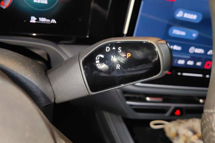 Used Volkswagen Magotan 2024 380TSI DSG Prestige Edition DaMai Package Gear Lever