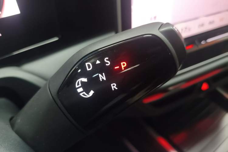 Used Volkswagen Magotan 2024 380TSI DSG Ultimate Edition Gear Lever