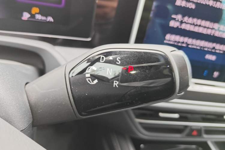 Used Volkswagen Magotan 2024 380TSI DSG Ultimate Edition Gear Lever