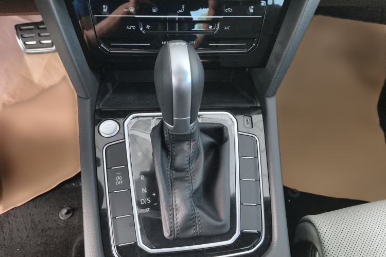 Used Volkswagen Magotan 2024 2 Million Units Zhongxiang Version 330TSI DSG Luxury Edition Gear Lever