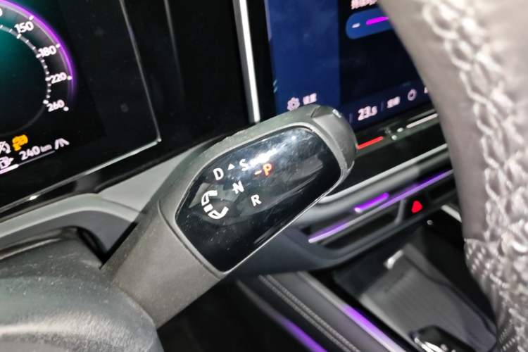 Used Volkswagen Magotan 2024 380TSI DSG Ultimate Edition Gear Lever