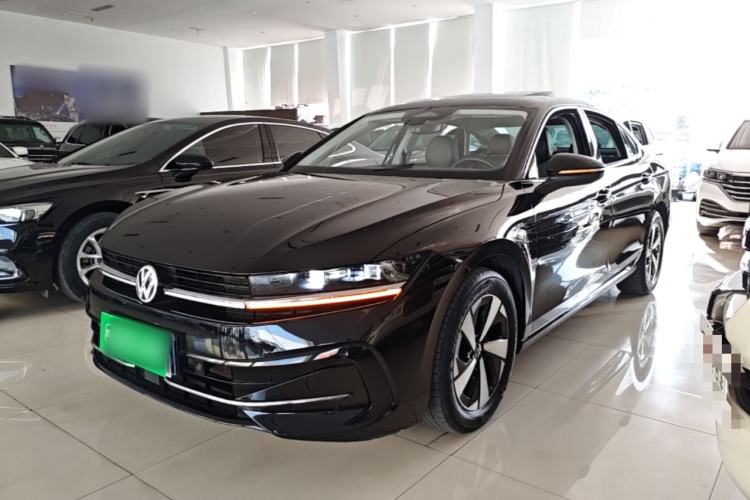 Volkswagen Magotan 2024 300TSI DSG Prestige Edition—A Real Eye-Catcher