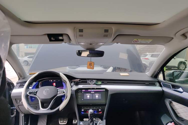 Used Volkswagen Magotan 2024 2 Million Units Zhongxiang Version 330TSI DSG Luxury Edition Headliner