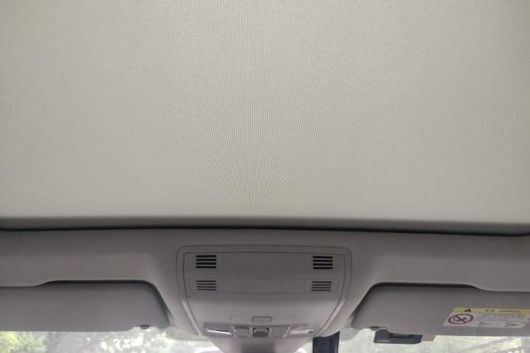 Used Volkswagen Magotan 2024 2 Million Units Zhongxiang Version 330TSI DSG Luxury Edition Headliner