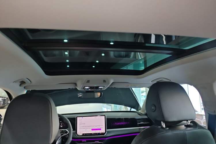 Used Volkswagen Magotan 2024 300TSI DSG Prestige Edition—A Real Eye-Catcher Headliner
