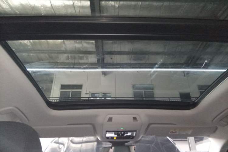 Used Volkswagen Magotan 2024 300TSI DSG Prestige Edition—A Real Eye-Catcher Headliner