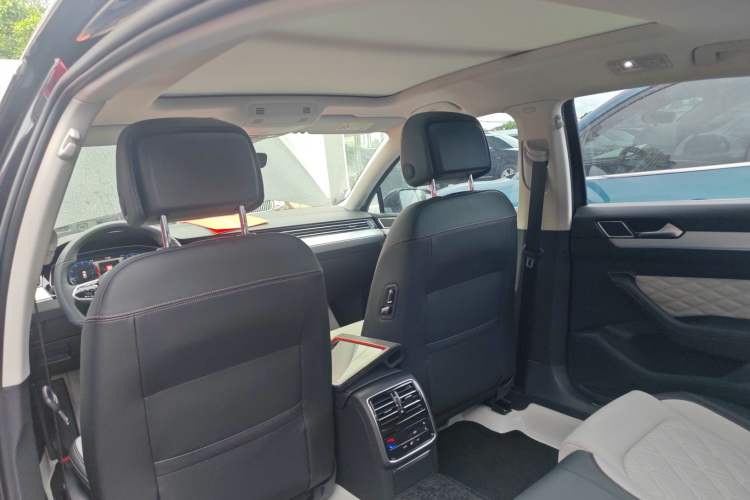 Used Volkswagen Magotan 2024 2 Million Units Zhongxiang Version 330TSI DSG Luxury Edition Headliner