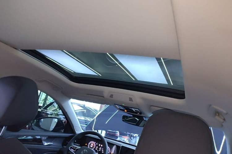 Used Volkswagen Magotan 2024 300TSI DSG Prestige Edition—A Real Eye-Catcher Headliner