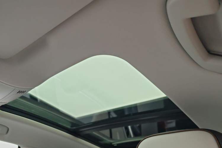 Used Volkswagen Magotan 2024 2 Million Units Zhongxiang Version 330TSI DSG Luxury Edition Headliner