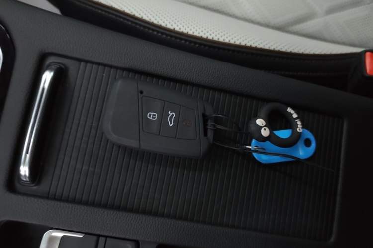 Used Volkswagen Magotan 2024 2 Million Units Zhongxiang Version 330TSI DSG Luxury Edition Interior 1