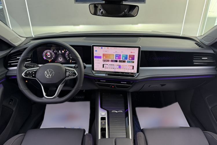 Used Volkswagen Magotan 2024 300TSI DSG Prestige Edition—A Real Eye-Catcher Interior 1
