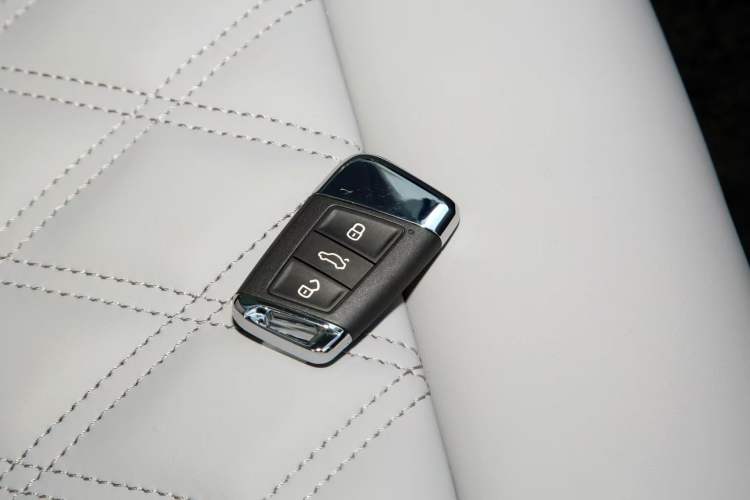 Used Volkswagen Magotan 2024 2 Million Units Zhongxiang Version 330TSI DSG Luxury Edition Interior 1