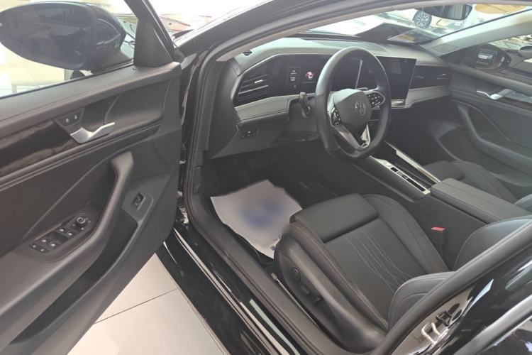Used Volkswagen Magotan 2024 300TSI DSG Prestige Edition—A Real Eye-Catcher Interior 1