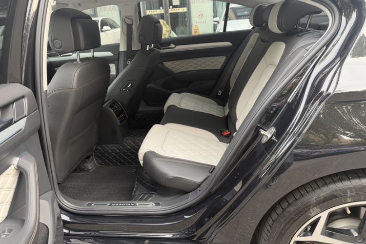 Used Volkswagen Magotan 2024 2 Million Units Zhongxiang Version 330TSI DSG Luxury Edition Interior 2