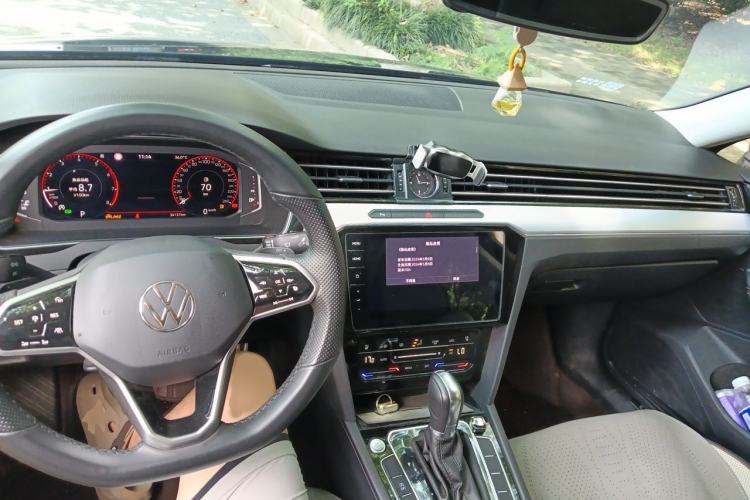 Used Volkswagen Magotan 2024 2 Million Units Zhongxiang Version 330TSI DSG Luxury Edition Interior 2