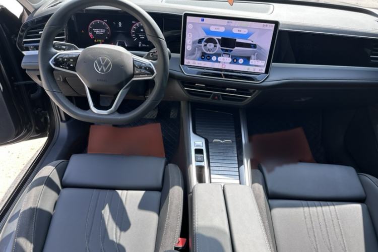 Used Volkswagen Magotan 2024 300TSI DSG Prestige Edition—A Real Eye-Catcher Interior 2