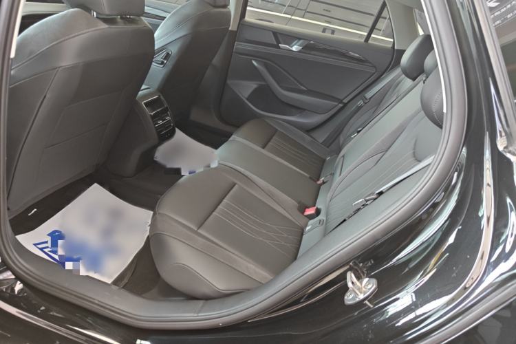 Used Volkswagen Magotan 2024 300TSI DSG Prestige Edition—A Real Eye-Catcher Interior 2