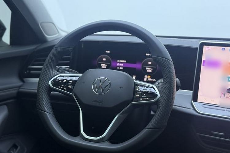 Used Volkswagen Magotan 2024 300TSI DSG Prestige Edition—A Real Eye-Catcher Interior 2