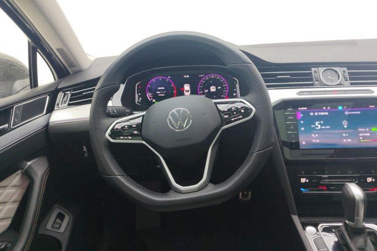 Used Volkswagen Magotan 2024 2 Million Units Zhongxiang Version 330TSI DSG Luxury Edition Interior 2