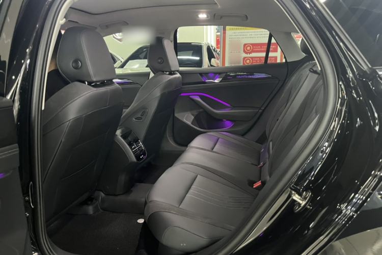 Used Volkswagen Magotan 2024 300TSI DSG Prestige Edition—A Real Eye-Catcher Interior 3