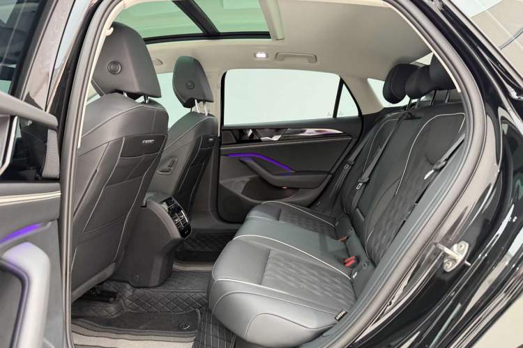 Used Volkswagen Magotan 2024 380TSI DSG Prestige Edition DaMai Package Interior 3