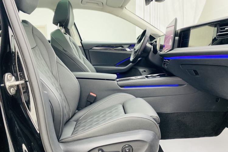 Used Volkswagen Magotan 2024 380TSI DSG Ultimate Edition Interior 3
