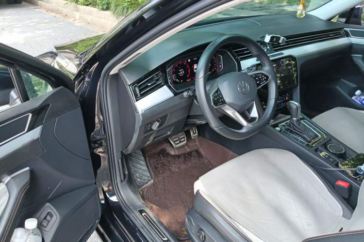 Used Volkswagen Magotan 2024 2 Million Units Zhongxiang Version 330TSI DSG Luxury Edition Interior 3