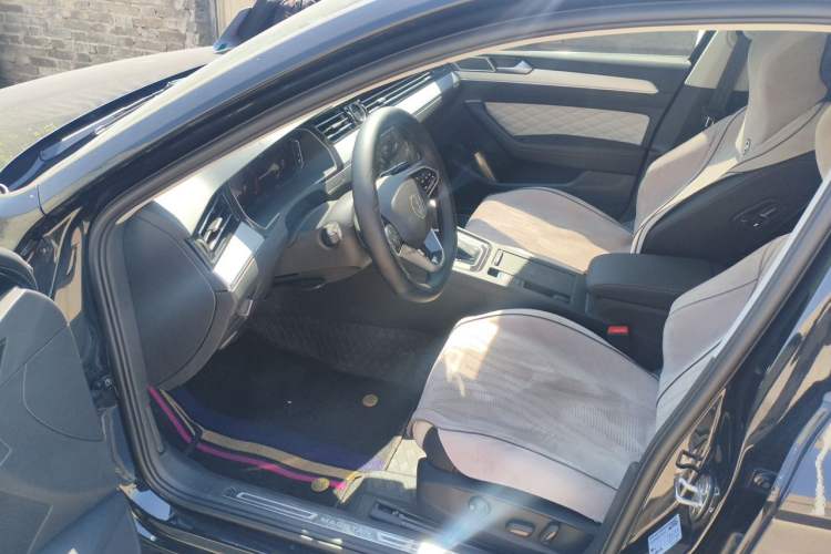 Used Volkswagen Magotan 2024 2 Million Units Zhongxiang Version 330TSI DSG Luxury Edition Interior 3