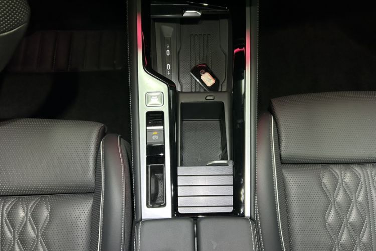 Used Volkswagen Magotan 2024 380TSI DSG Ultimate Edition Interior 3