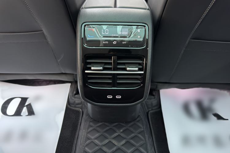 Used Volkswagen Magotan 2024 380TSI DSG Prestige Edition DaMai Package Interior 3