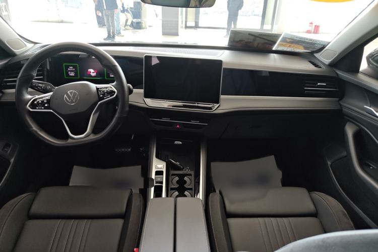 Used Volkswagen Magotan 2024 300TSI DSG Prestige Edition—A Real Eye-Catcher Interior 3
