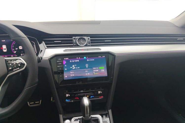 Used Volkswagen Magotan 2024 2 Million Units Zhongxiang Version 330TSI DSG Luxury Edition Interior 3