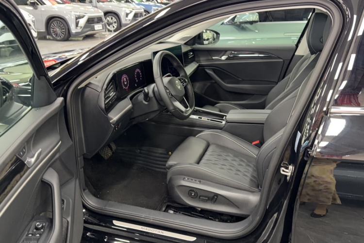 Used Volkswagen Magotan 2024 380TSI DSG Ultimate Edition Interior 4