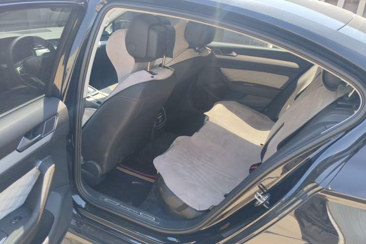 Used Volkswagen Magotan 2024 2 Million Units Zhongxiang Version 330TSI DSG Luxury Edition Interior 4