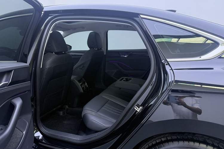 Used Volkswagen Magotan 2024 300TSI DSG Prestige Edition—A Real Eye-Catcher Interior 4