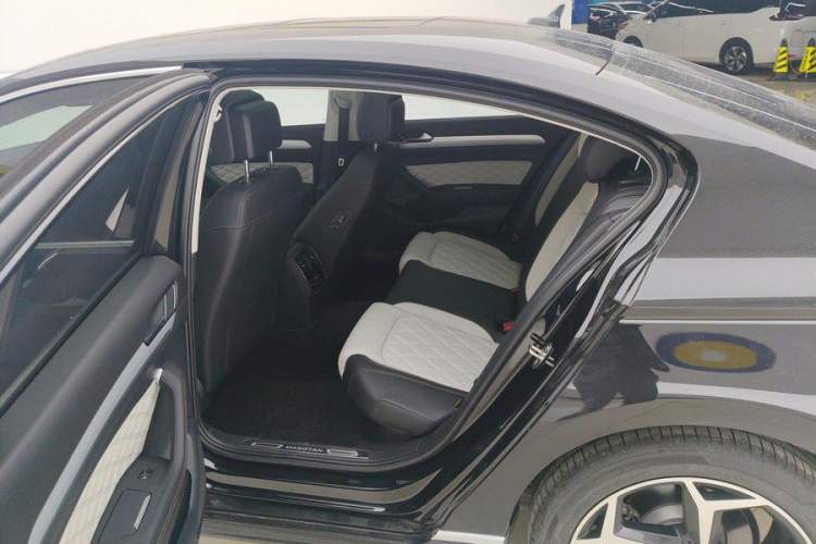 Used Volkswagen Magotan 2024 2 Million Units Zhongxiang Version 330TSI DSG Luxury Edition Interior 6