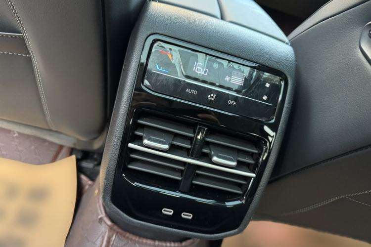 Used Volkswagen Magotan 2024 380TSI DSG Prestige Edition DaMai Package Interior 8